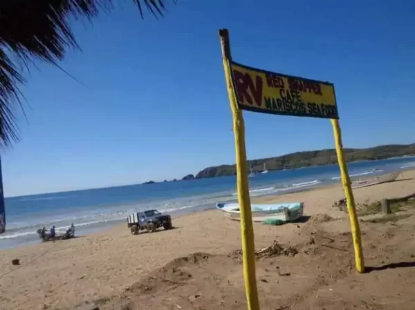 Acampando en Barra de Navidad