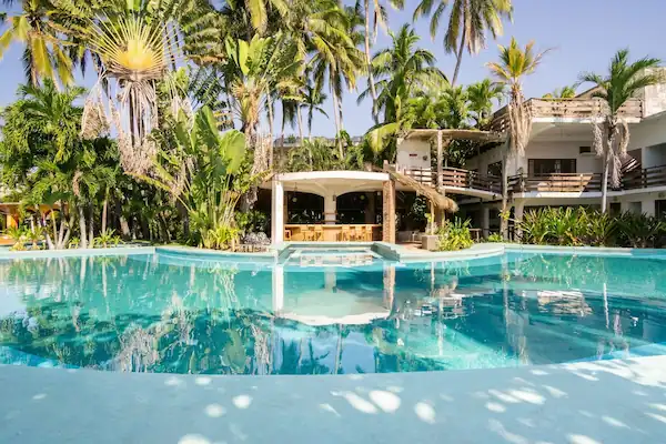 Descripción General de la Propiedad del Hotel Sands Barra de Navidad