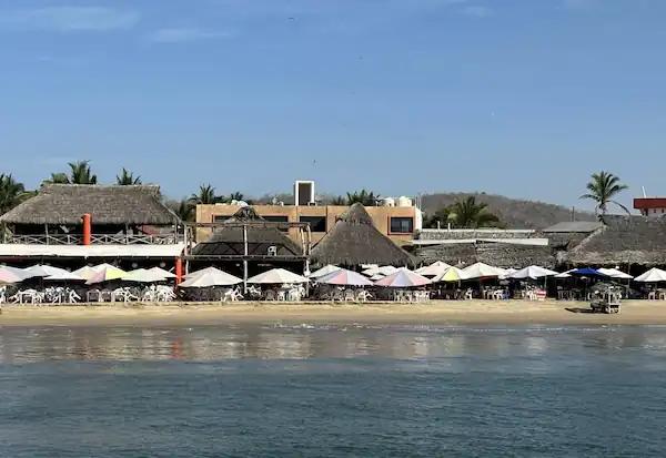 Ubicación, horarios y servicios de Restaurante El Playón Punta Pérula